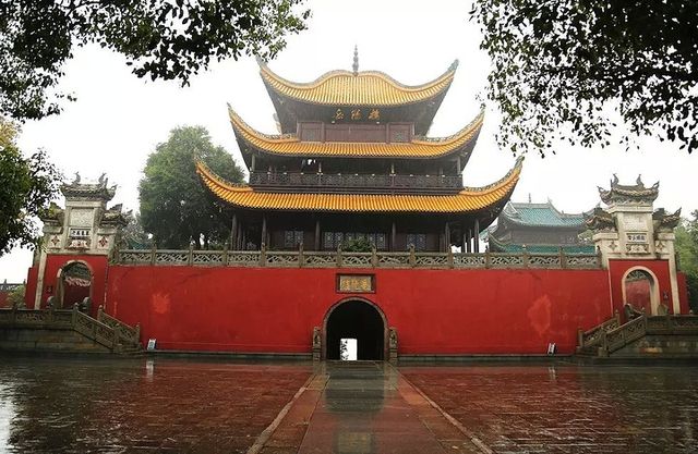 岳陽樓記，氣蒸雲夢澤，波撼岳陽城