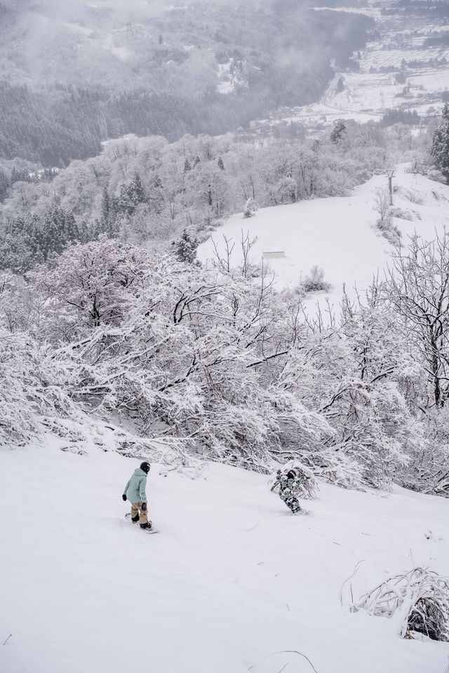 穿著漢服去滑雪，打卡東京周邊人氣很旺的雪場