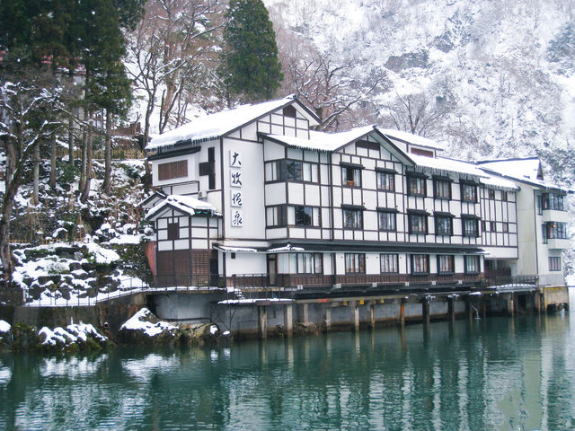 富山冬季熱門觀光路線-莊川遊覽船