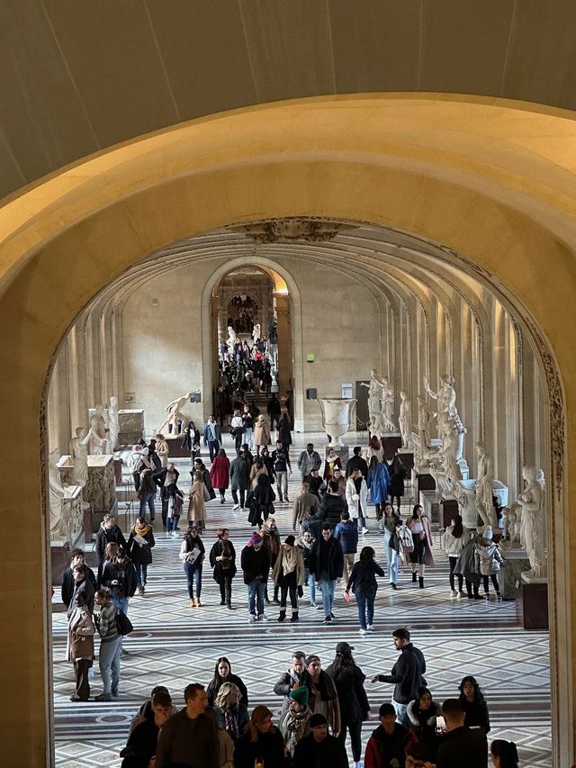 來了巴黎怎麼能不去盧浮宮呢！