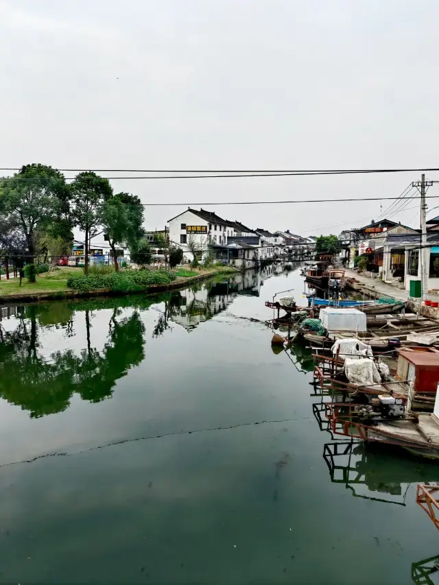 Yangcheng Lake Lotus Island Scenic Area