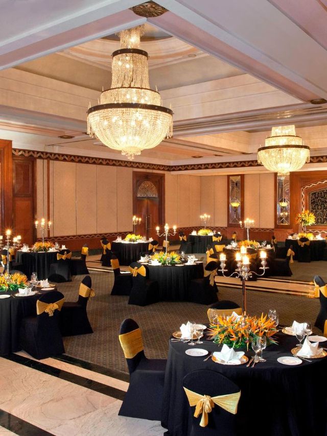 🌟 Discover Delhi's Dazzling Sheraton Hotel! ✨