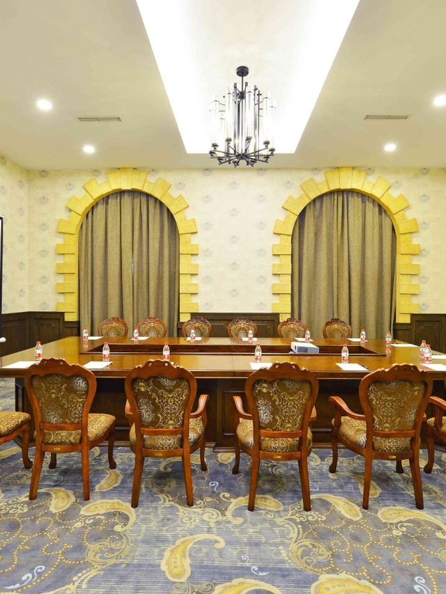 🏰✨ Shandong's Enchanting Europark Hotel Escapade 🌟
