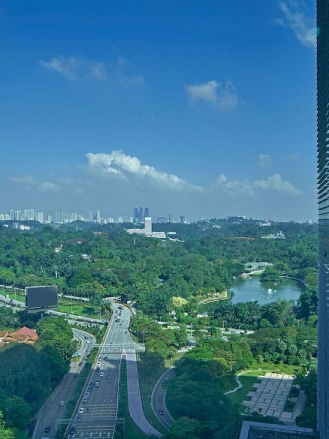 🌟 Kuala Lumpur's Le Méridien: Luxury & Location! 🌟