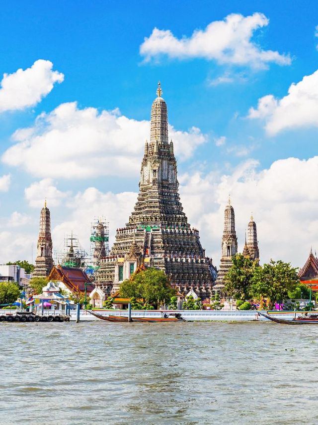 🌟 Bangkok Bliss: Silom's Holiday Inn Delights 🌟