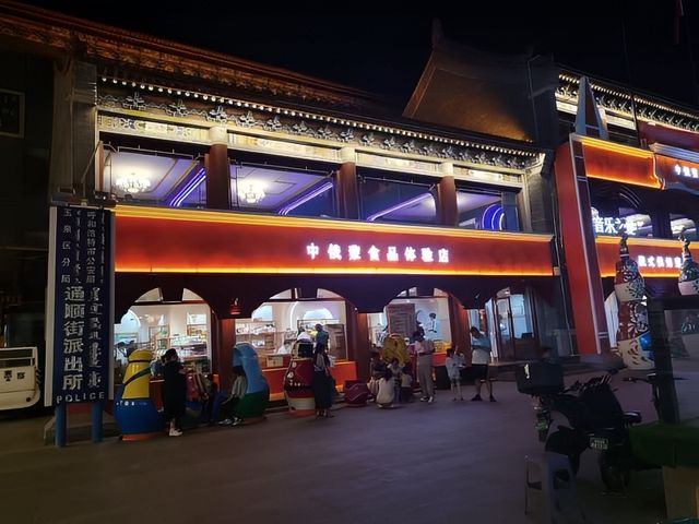 西安出發·呼和浩特～大召寺旁的塞上老街。