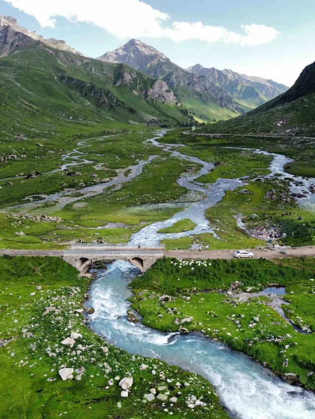 孟克特古道可算是新疆旅遊的頂級景點了吧。