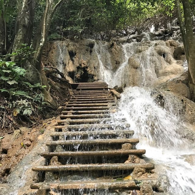 老撾琅勃拉邦旅遊詳細攻略。