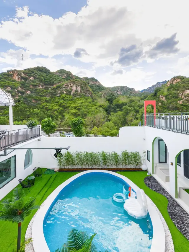 在京郊，住進了山野度假屋。