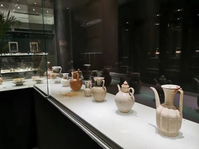 武漢街頭的老門茶器博物館