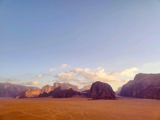 Sunrise in Wadi Rum: A Magical Moment 🌄🌵