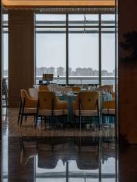 雲端、海浪和月色，像一首美食的詩歌