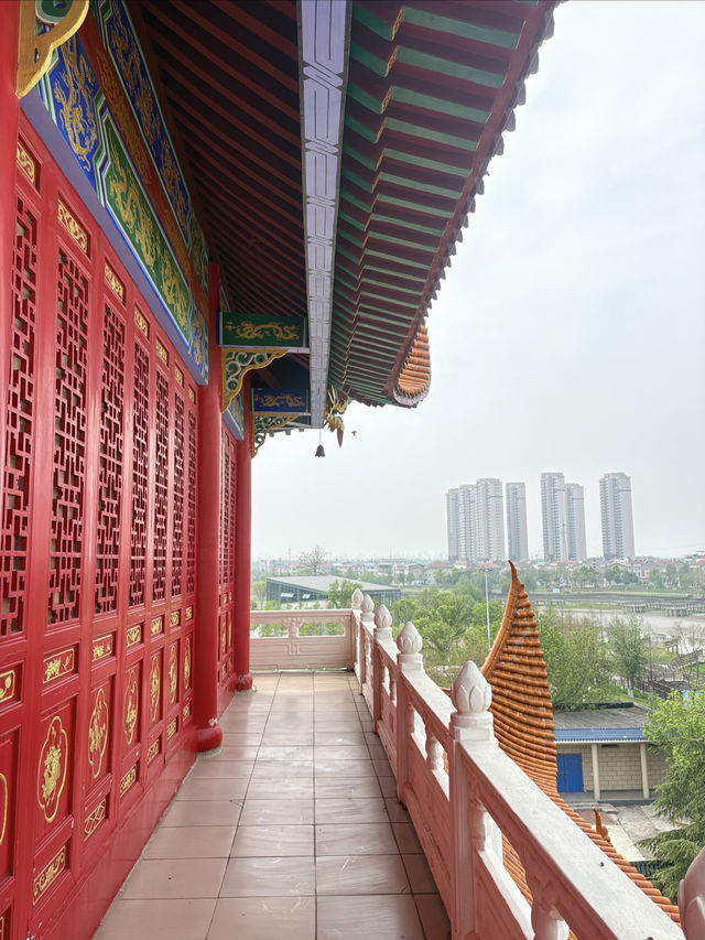 在洪湖知名的東林古寺打卡。