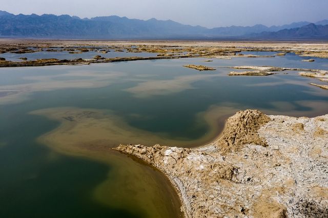 喺新疆哈密百里風區嘅戈壁，隱藏住一片濕地
