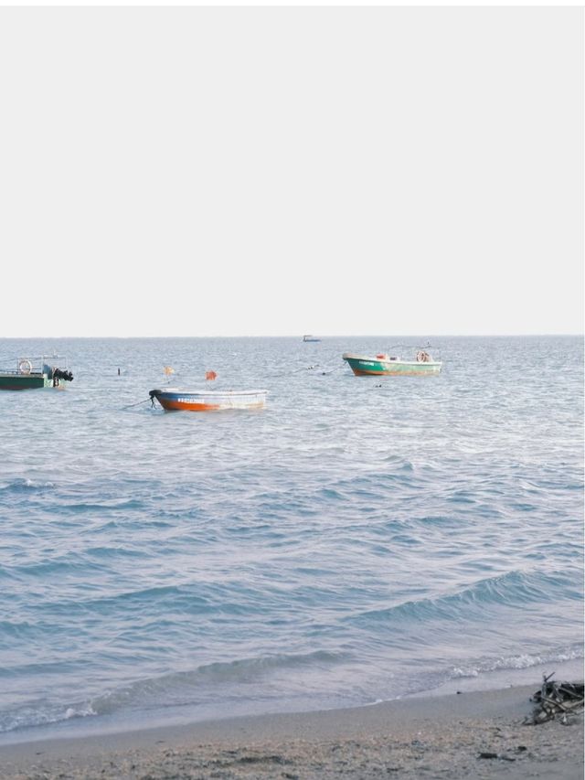 漫步瓊海玻璃海，赴一場治癒心靈的藍色之約