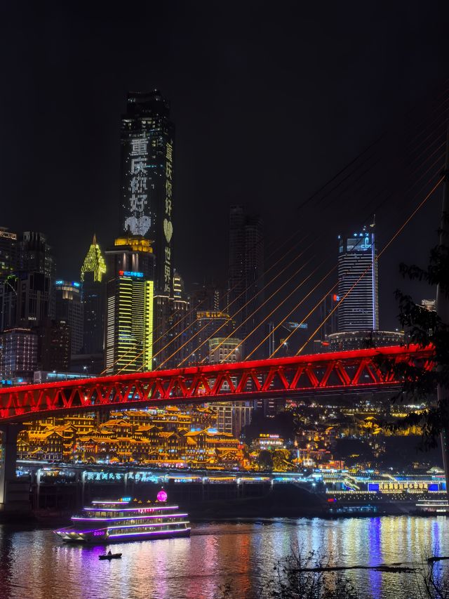 霧都魔幻8D城重慶夜景與小熊貓萌翻天   必去理由 8D魔幻夜景天堂山城魅力MAX！