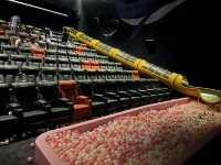 🎬 帶娃看電影福音！有球池和溜滑梯的夢幻電影院 🍿