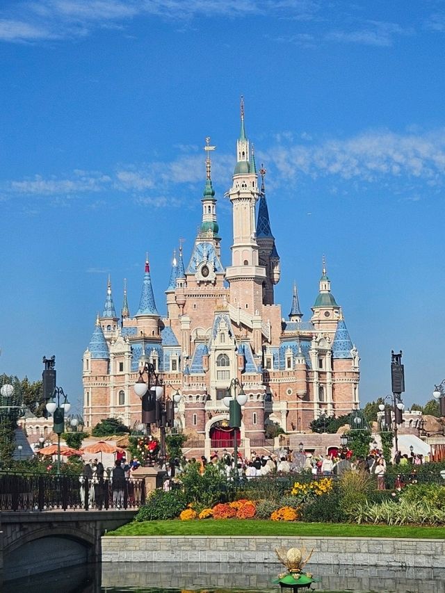 Disney Dreams Unleashed: Shanghai’s Ultimate Adventure Park! 🎢✨