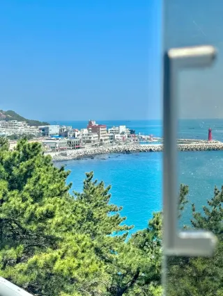 Choose one of three Korean travel destinations, and you'll instantly pick your favorite!