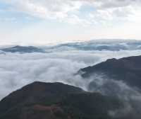 雲南羅平冬日雲海峰林,晨光美如畫