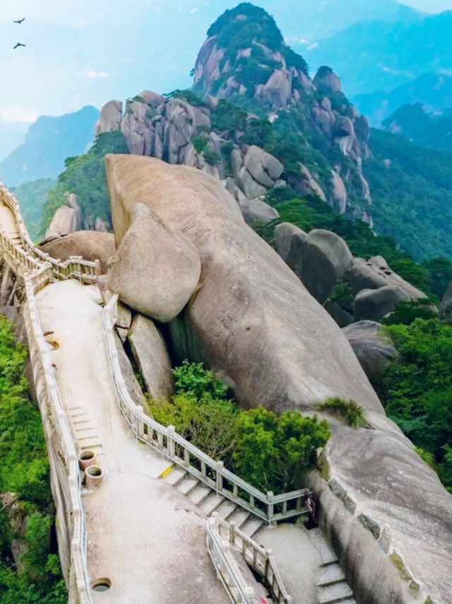 傳說天柱山是：「天帝的寶座」，古時仙人曾在此煉丹