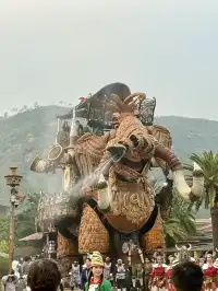 在漫天煙花下坐旋轉木馬，五天四晚玩不夠！