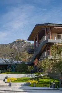 可以從晨霧中醒來的山居生活