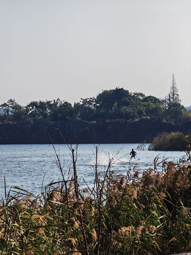 碧水揚波繪神湖,生態畫卷醉人心 碧水揚波繪神湖,生態畫卷醉人心
