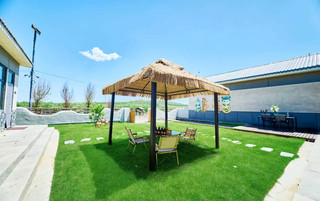 Play at Grassland Sky Road, stay at Banshan Yunju Homestay