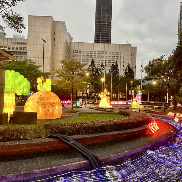 台北市政府前廣場公園的元宵燈會.非看不可