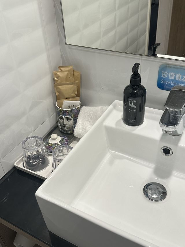 就像住在藝廊一樣 CP值高又充滿藝術感的澳門酒店🤩 澳門藝舍