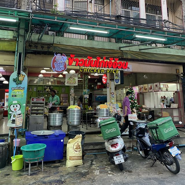 ข้าวมันไก่เจ๊อ้วน 🐔 ร้านในตำนานแห่งตลาดบางเขน