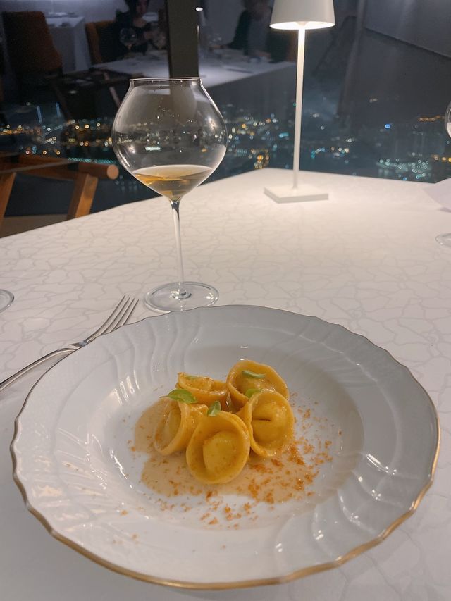 Wonderful Seafood experience in 191/F ICC✨🦞🦞