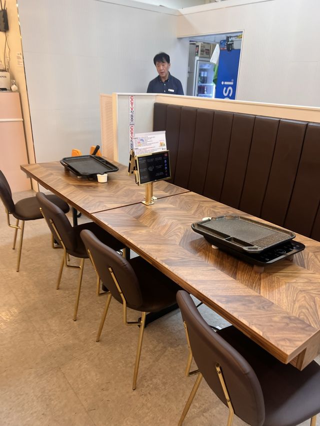 韓国/ソウル【明洞】サムギョプサルもカルビも食べれる！個室のお肉屋さん