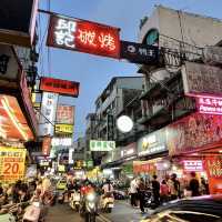 夜市狂歡！逢甲夜市暢享美食狂歡！🍡🎉🎪