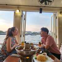ล่องเรือดินเนอร์ กับร้านอาหารกินลมชมสะพาน