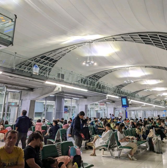 スワンナプーム国際空港は、２４時間お買い物出来るし、ラウンジが使えて、とっても便利で綺麗な空港