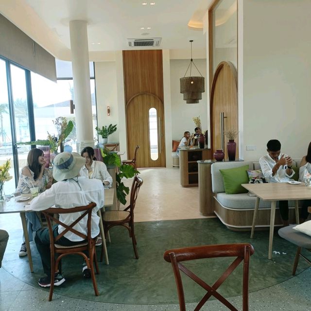 จิบกาแฟ ฟังเสียงคลื่น ที่ Boonta by The Beach
