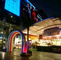 สีสัน..สี่แยกราชประสงค์ ยามค่ำ