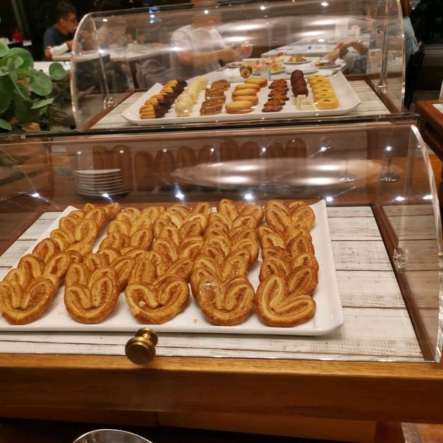 嘩！原來荃灣有間咁有水準嘅自助餐<Cafe Circle滋味蟹饌自助餐 >
