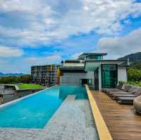 โรงแรมภูเก็ต สวยอลังการ กลิ่นอายสถาปัตยกรรมสุโขทัย