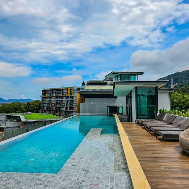 โรงแรมภูเก็ต สวยอลังการ กลิ่นอายสถาปัตยกรรมสุโขทัย