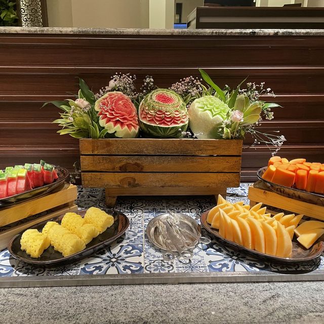 曼谷半島酒店自助餐廳：美食與美景的絕佳選擇！