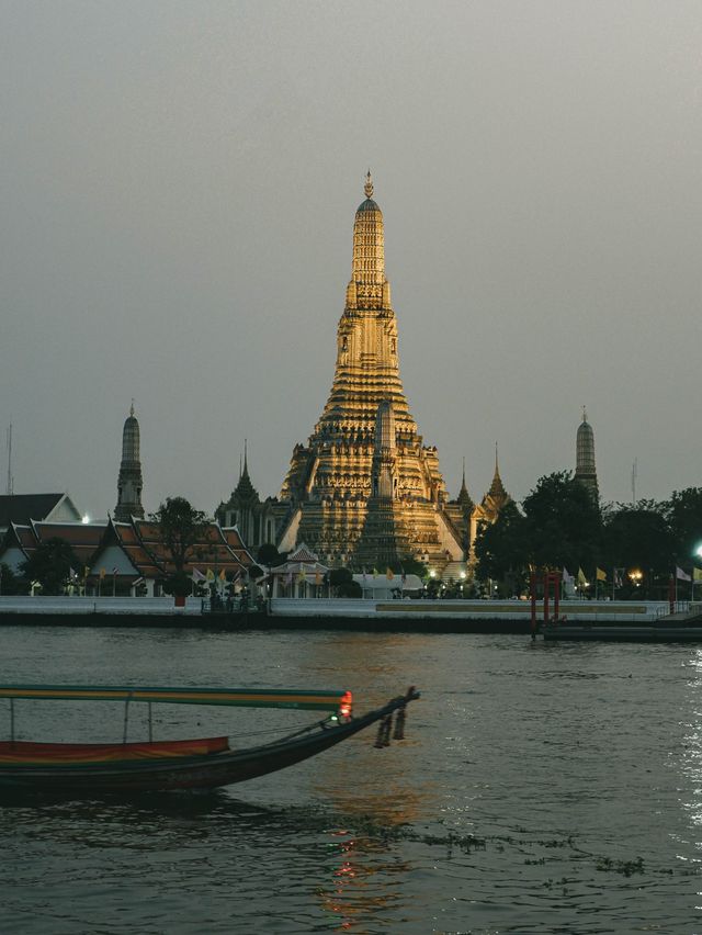 Sunset at Wat Arun