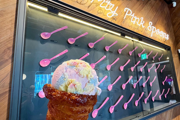 【超美品】韓国限定品 バスキンロビンス×カカオフレンズ　ライト 超美品】韓国限定品 バスキンロビンス×カカオフレンズ ライト