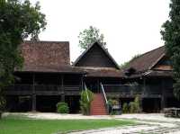 บ้านเสานัก
