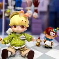 พามาเล่น Art Toy
