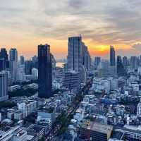 Beautiful 5 star hotel with Mahanakhon view