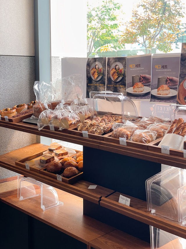 켜켜이 식빵이 있는 부산카페 스페이스단단 🍞