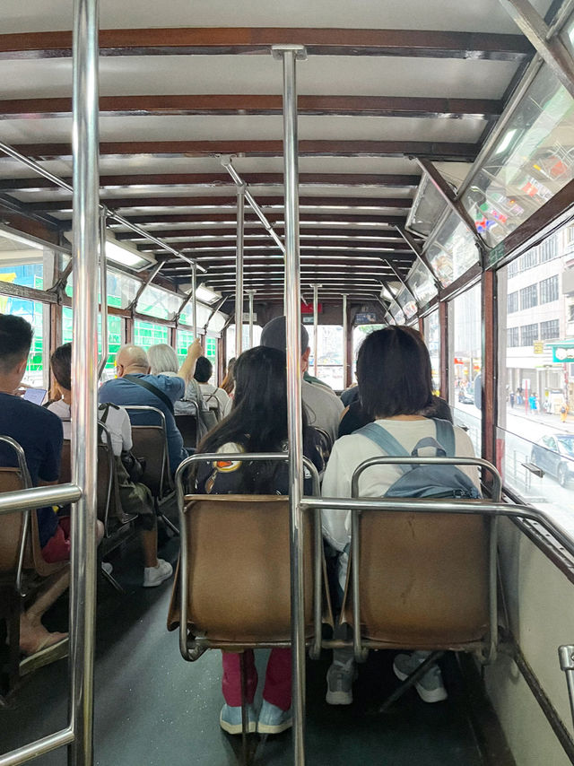 นั่งรถรางกินลมชมวิวเมืองกันที่ฮ่องกง 🚂